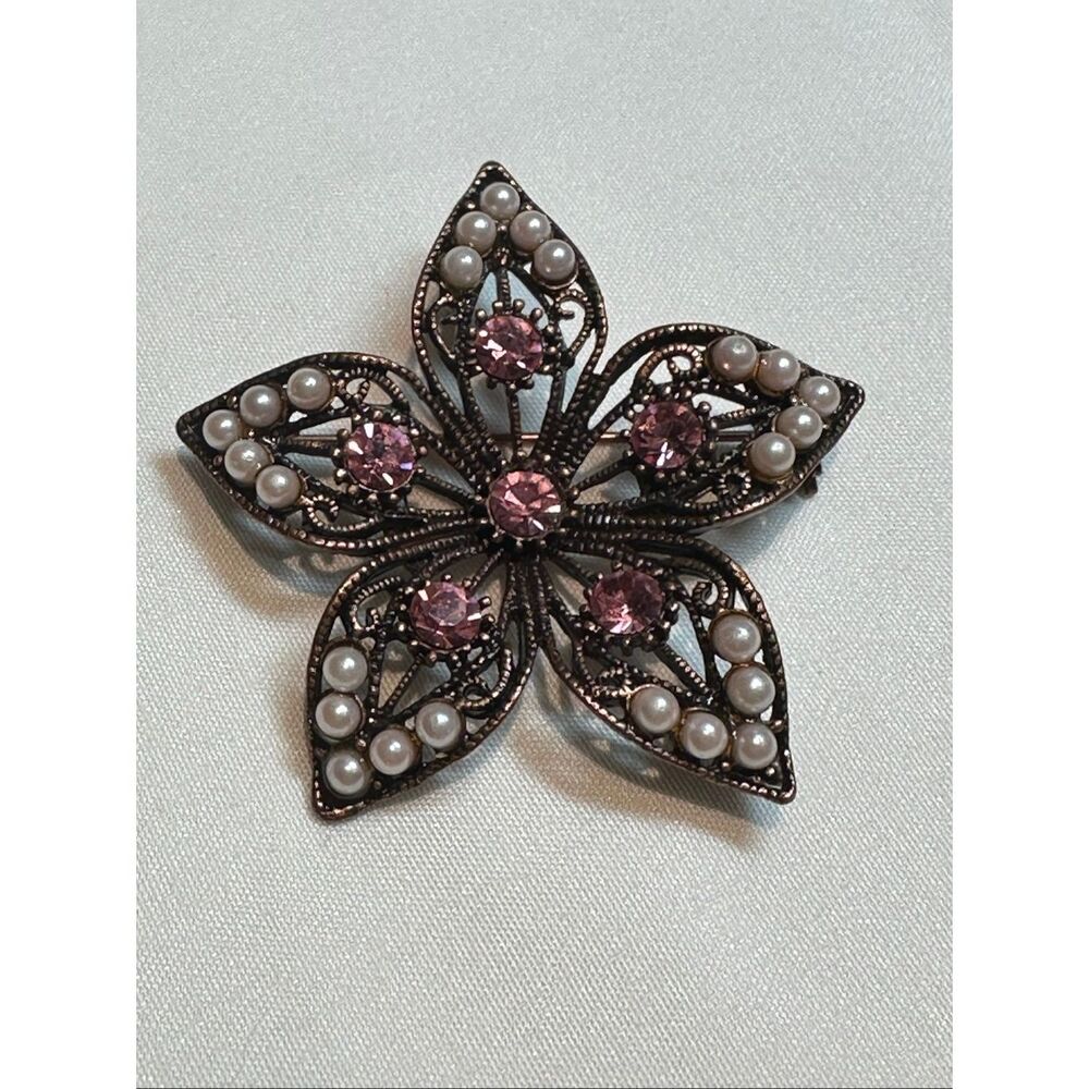 Vintage bronze tone brooch